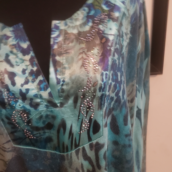 Women's Blue Patterned Top - Picture 3 of 5